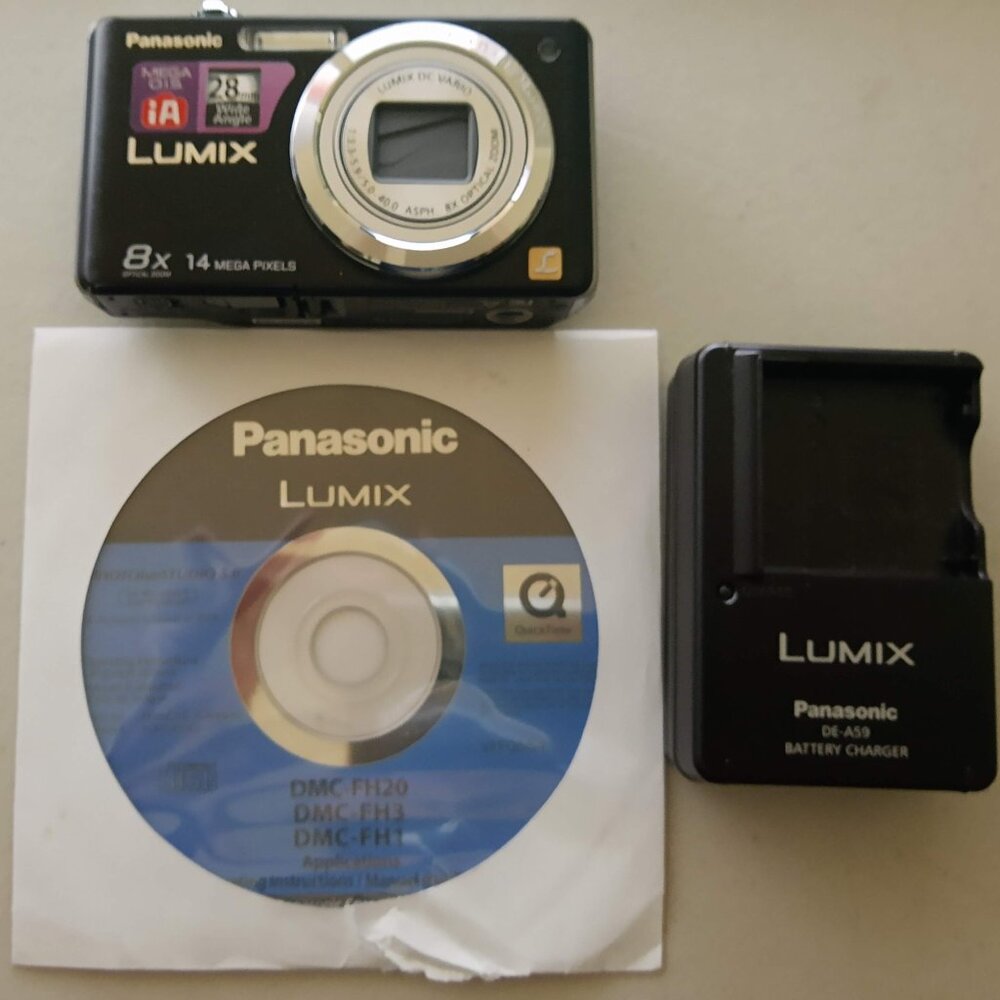 PANASONIC LUMIX DMC-FH20 BLACK 14.1 MP Digital Point-and-Shoot Camera with Box